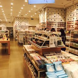 名创优品（长宁来福士店）购物指南 电话、地址、价格与营业时间全解析
